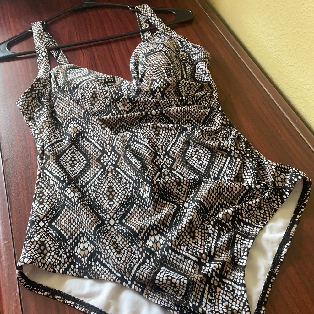 Women Swimsuit (M)